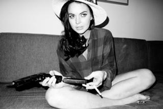 Lindsay Lohan feet photo thumbnail