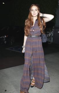 Lindsay Lohan feet photo thumbnail