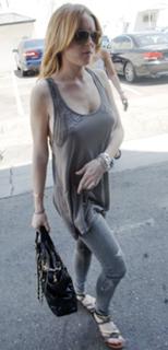 Lindsay Lohan feet photo thumbnail