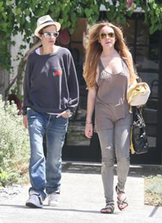 Lindsay Lohan feet photo thumbnail