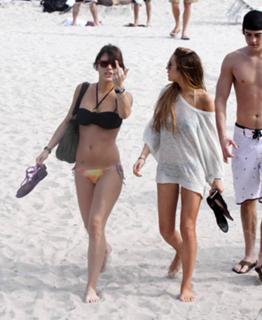 Lindsay Lohan feet photo thumbnail