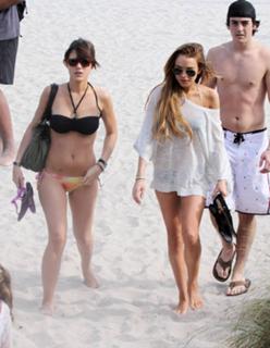 Lindsay Lohan feet photo thumbnail