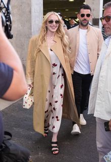 Lindsay Lohan feet photo thumbnail