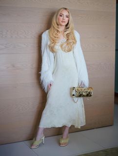 Lindsay Lohan feet photo 4