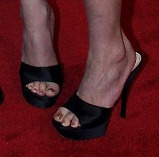 Lindsay Price feet photo 10