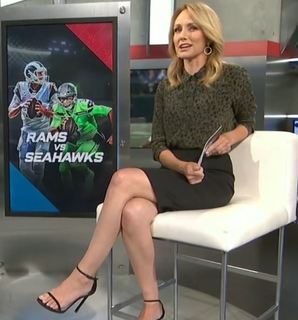 Lindsay Rhodes feet photo 16