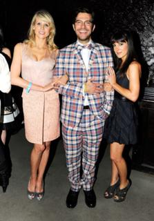 Lindsay Sloane feet photo thumbnail