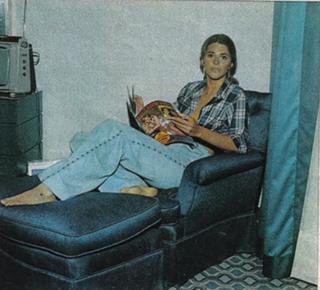 Lindsay Wagner feet photo thumbnail