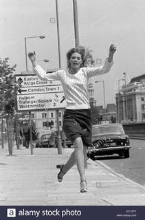 Lindsay Wagner feet photo thumbnail