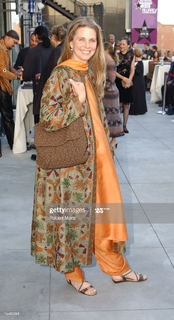 Lindsay Wagner feet photo thumbnail