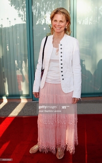 Lindsay Wagner feet photo thumbnail