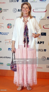 Lindsay Wagner feet photo thumbnail