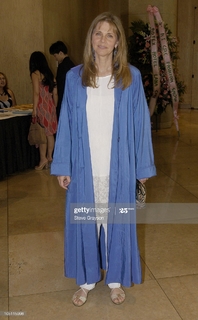 Lindsay Wagner feet photo thumbnail