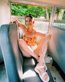 Lindsey Broad feet photo 7