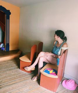 Lindsey Broad feet photo 6