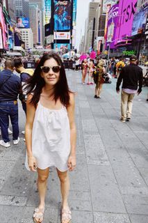 Lindsey Broad feet photo 1