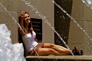 Lindsey Morgan feet photo thumbnail
