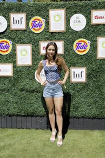Lindsey Morgan feet photo thumbnail