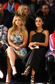 Lindsey Morgan feet photo thumbnail