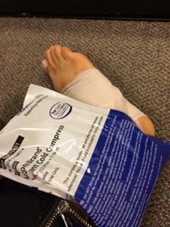 Lindsey Morgan feet photo thumbnail