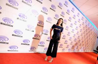 Lindsey Morgan feet photo thumbnail