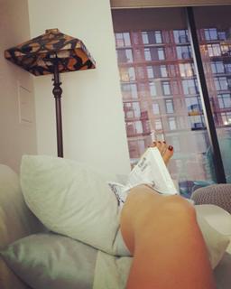 Lindsey Morgan feet photo thumbnail