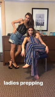 Lindsey Morgan feet photo thumbnail