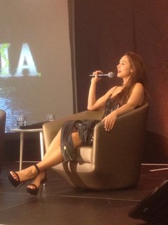 Lindsey Morgan feet photo thumbnail