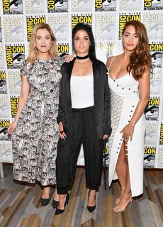 Lindsey Morgan feet photo thumbnail