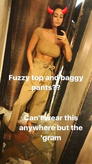 Lindsey Morgan feet photo thumbnail