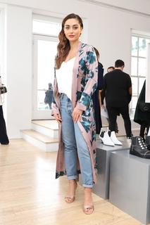 Lindsey Morgan feet photo thumbnail