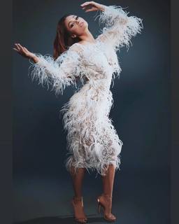 Lindsey Morgan feet photo thumbnail