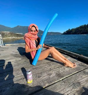 Lindsey Morgan feet photo thumbnail