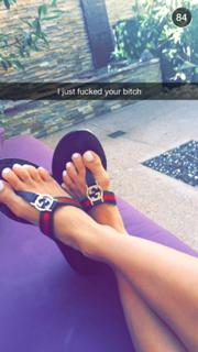 Lindsey Pelas feet photo thumbnail