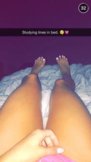 Lindsey Pelas feet photo thumbnail