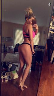 Lindsey Pelas feet photo thumbnail
