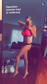 Lindsey Pelas feet photo thumbnail