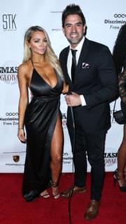 Lindsey Pelas feet photo thumbnail
