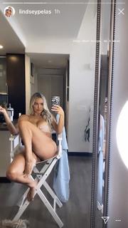 Lindsey Pelas feet photo thumbnail