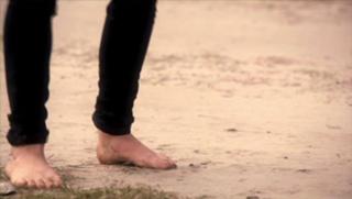Lindsey Shaw feet photo thumbnail