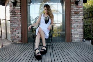 Lindsey Shaw feet photo thumbnail