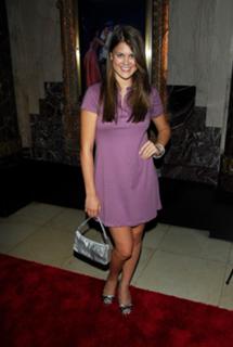 Lindsey Shaw feet photo thumbnail