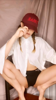 Lindsey Shaw feet photo thumbnail