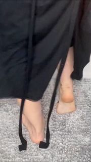 Lindsey Shaw feet photo thumbnail