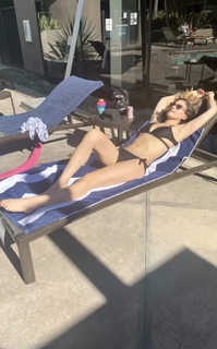 Lindsey Shaw feet photo thumbnail