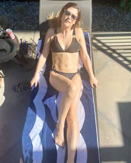 Lindsey Shaw feet photo thumbnail