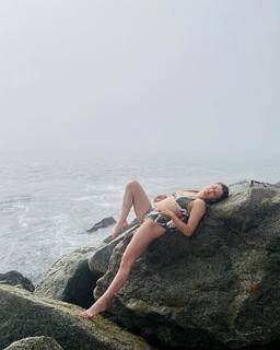 Lindsey Shaw feet photo thumbnail