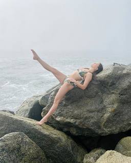 Lindsey Shaw feet photo thumbnail