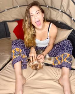 Lindsey Shaw feet photo thumbnail