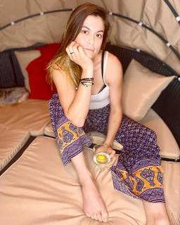 Lindsey Shaw feet photo thumbnail